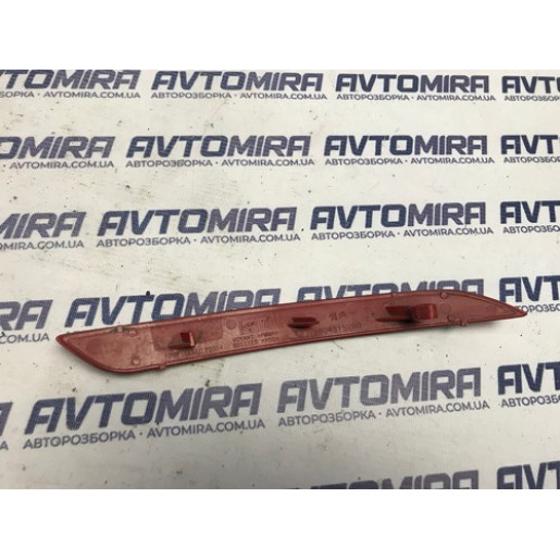 Катафот заднего бампера левый Peugeot 308 T9 SW 2013-2017 9804315280